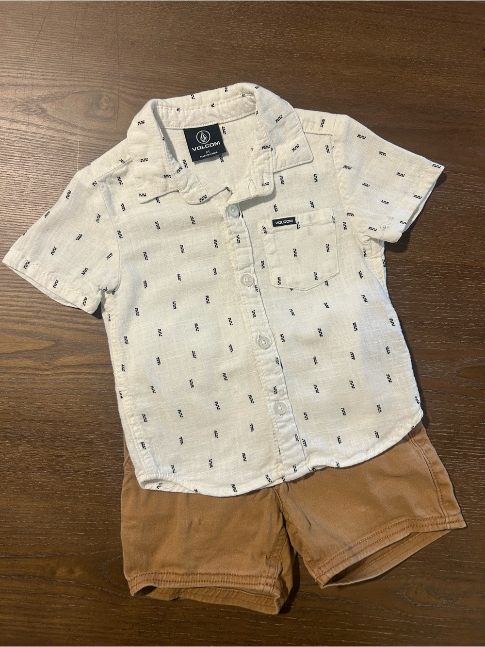 Volcom Kids' 2T White Short-Sleeve Button-Up Shirt and Shorts Set